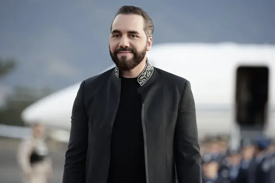 Bukele inscribe su precandidatura para un tercer mandato en El Salvador, según el partido Nuevas Ideas