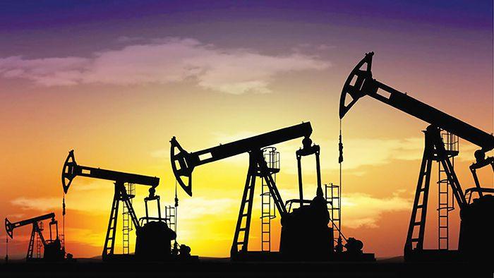 Petróleo baja mientras oro y divisas mantienen la atención de los mercados