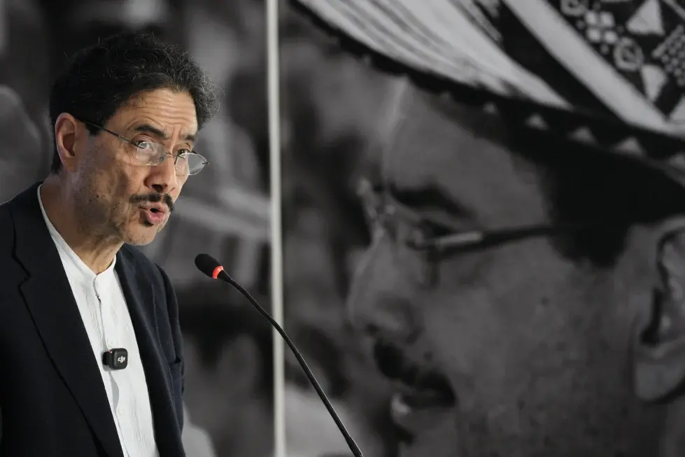 Cepeda anuncia “desobediencia civil” si presidente electo colombiano no renuncia a ciudadanía EEUU