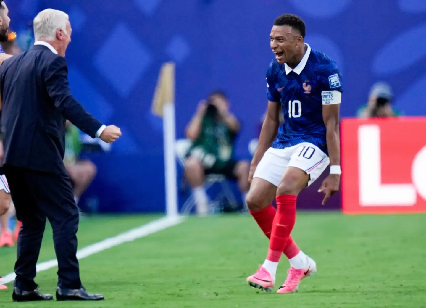 Francia vuela a octavos del Mundial con los goles de Mbappé: 3-0 a Suecia y se cita con Paraguay