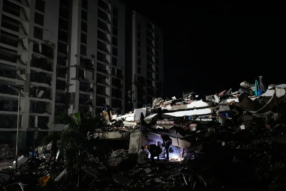 La Guaira, entre escombros, acusa al Gobierno venezolano de abandono