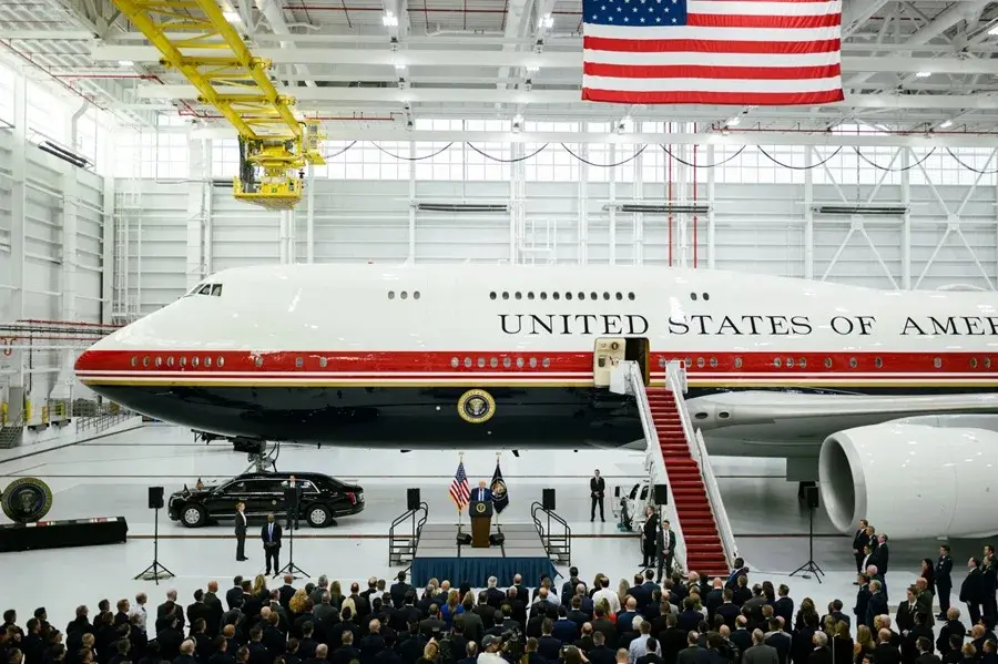 Trump estrena el polémico avión presidencial donado por Catar: «Estamos muy orgullosos»
