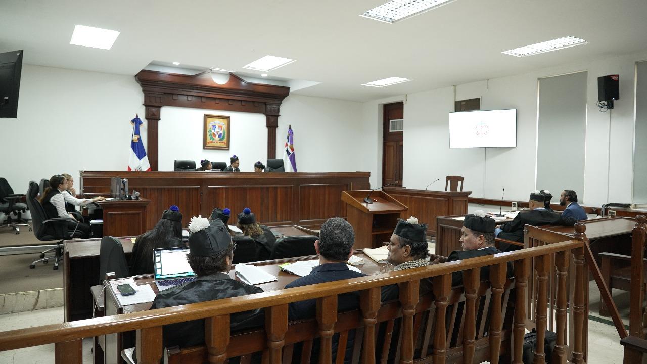 Tribunal mantiene retenidas evidencias a imputado en caso de presunta red de sobornos