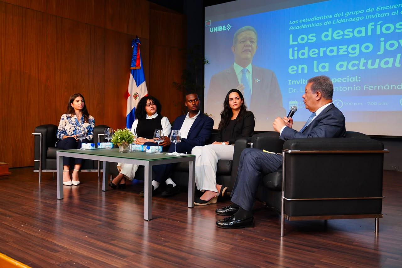 Leonel propone una revolución del conocimiento en UNIBE (Video)