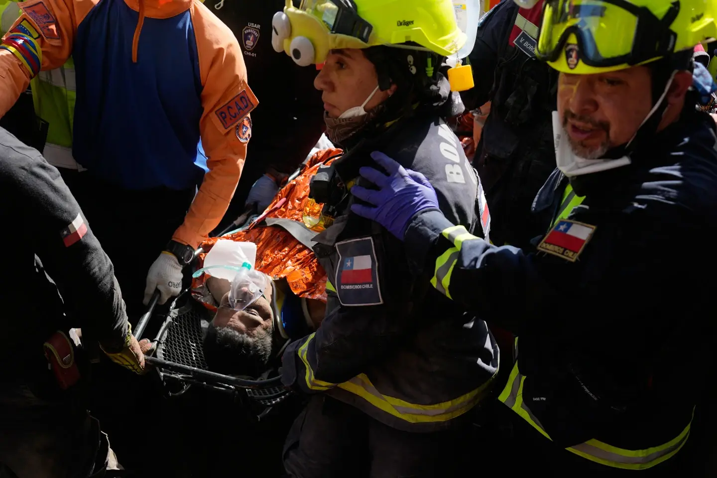 Equipos de rescate en Venezuela se aferran a la esperanza; EEUU rechaza críticas a Rodríguez