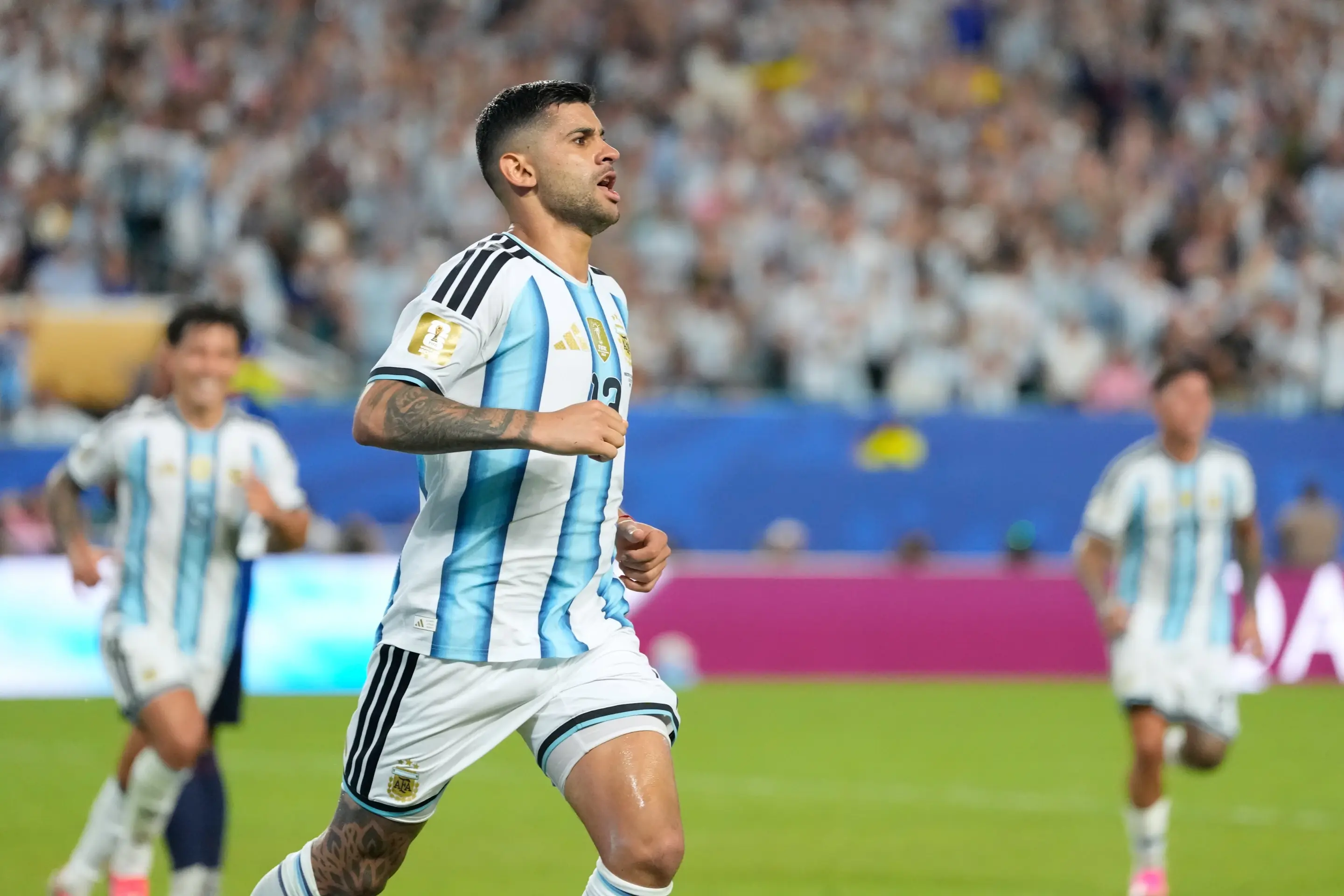 Argentina sufre lo indecible para someter 3-2 a Cabo Verde en los 16vos de final del Mundial