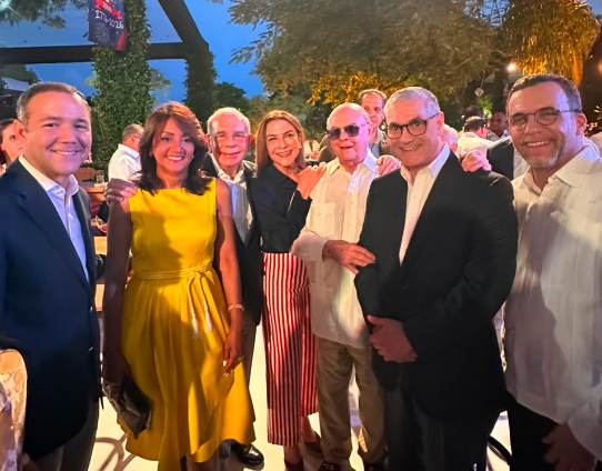 La foto que puso a correr la imaginación: ¿reencuentro político o recuerdo del baúl?