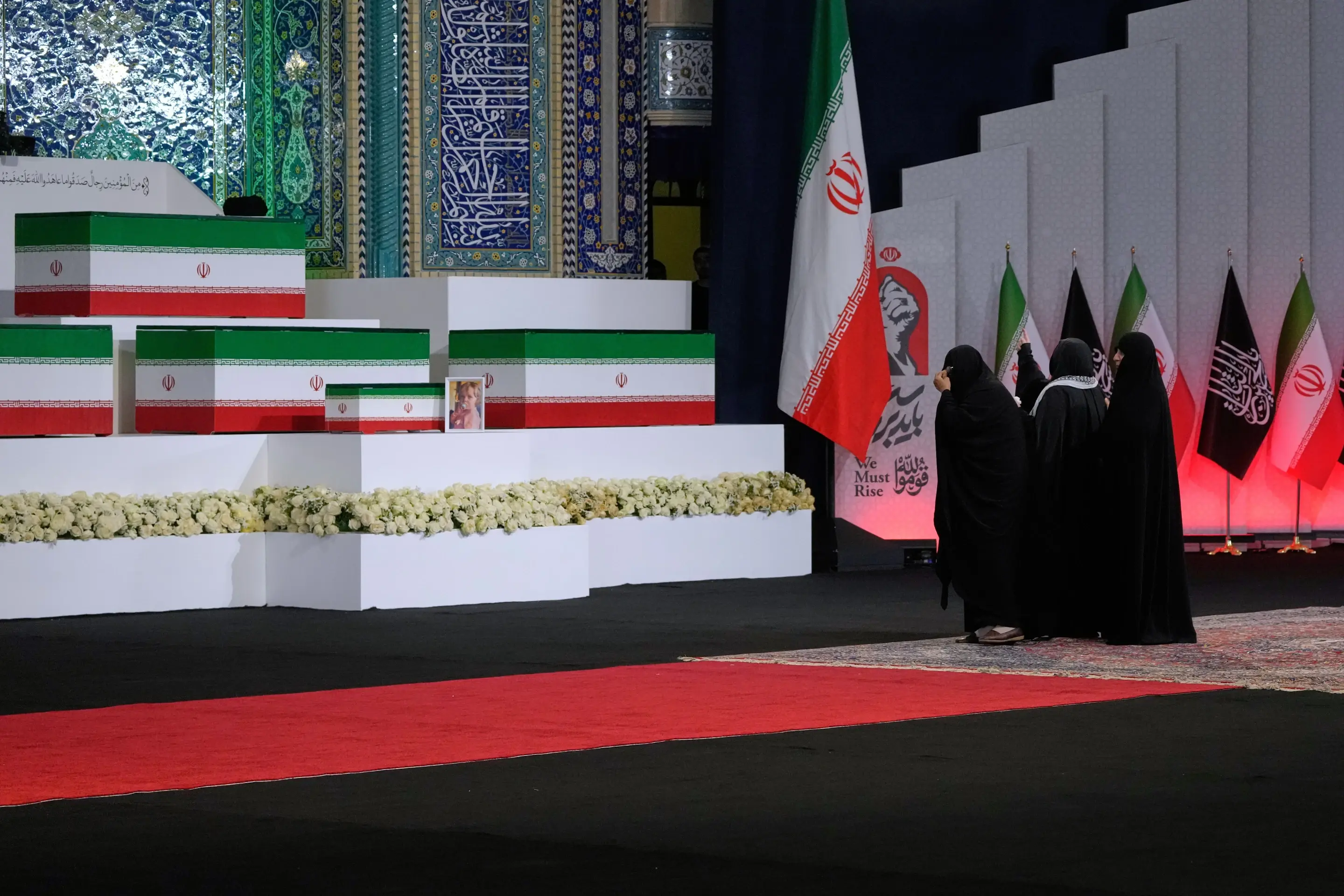 Irán inicia el funeral de varios días del líder supremo Alí Jamenei, muerto en la guerra