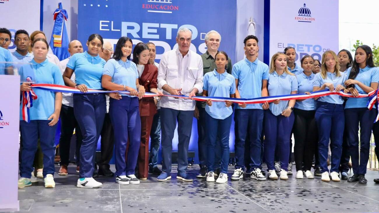 Abinader entrega carreteras, un hospital y obras educativas durante jornada de inauguraciones en Montecristi
