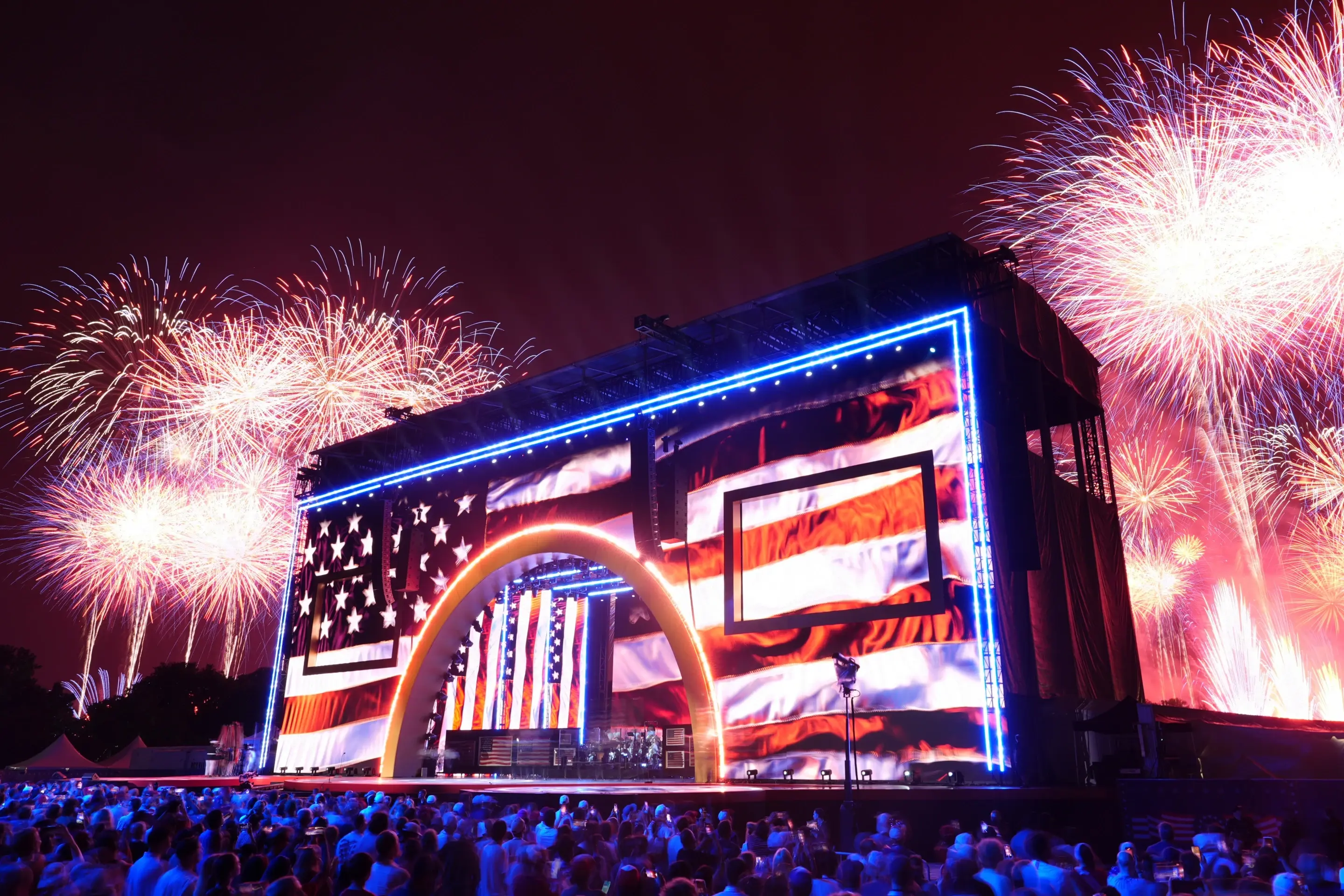El mal tiempo interrumpe algunos festejos por el 250º aniversario de EEUU