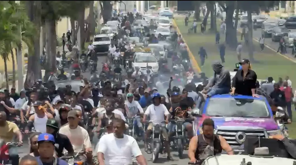 Multitud acompaña el sepelio de joven muerto en incidente con agente policial en Herrera