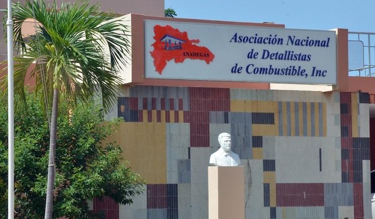 Anadegas mantiene pagos con tarjetas mientras negocia con autoridades una salida al conflicto por comisiones bancarias