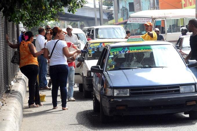 Transportistas mantienen posiciones divididas sobre aumento del pasaje anunciado para este lunes