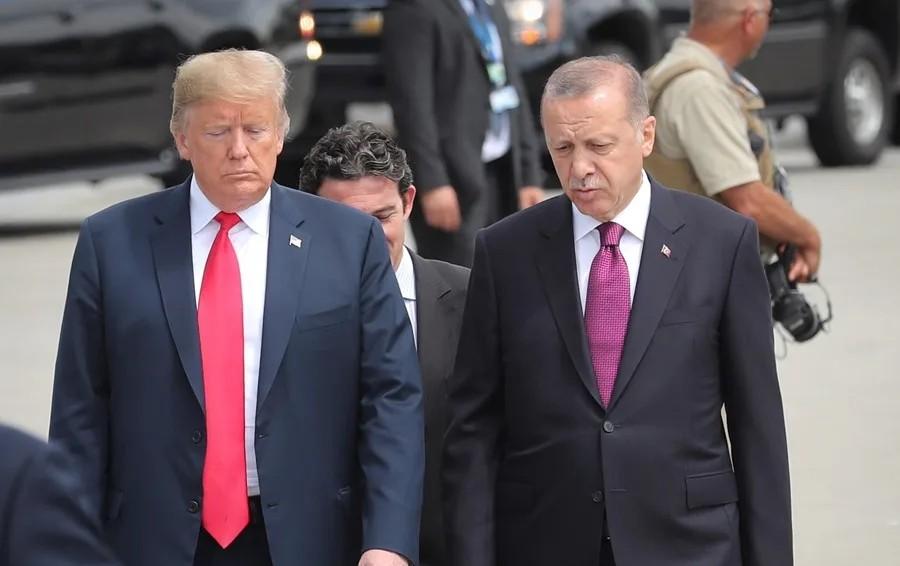 Donald Trump llega a Ankara para la cumbre de líderes de la OTAN