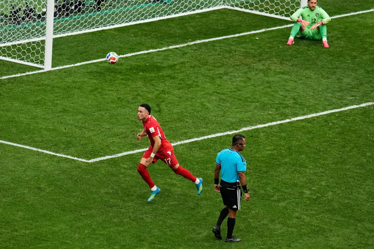 Suiza rompe sueño de Colombia al vencerla por penales y chocará con Argentina en cuartos del Mundial