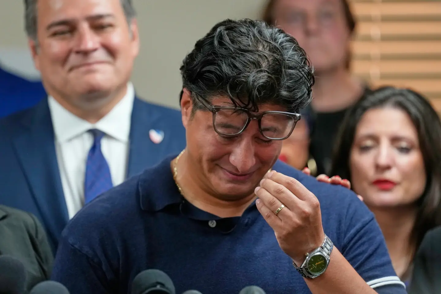 Hijo de mexicano muerto a tiros por el ICE en Houston exige investigación independiente