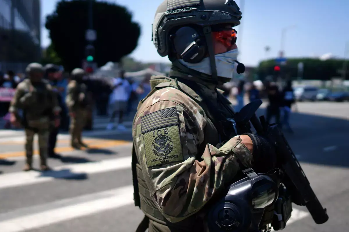 Indignación por la falta de cámaras corporales en agentes tras tiroteo fatal del ICE en Houston