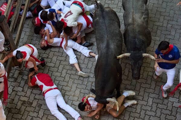 Una participante es corneada en la cara en los encierros de San Fermín en España