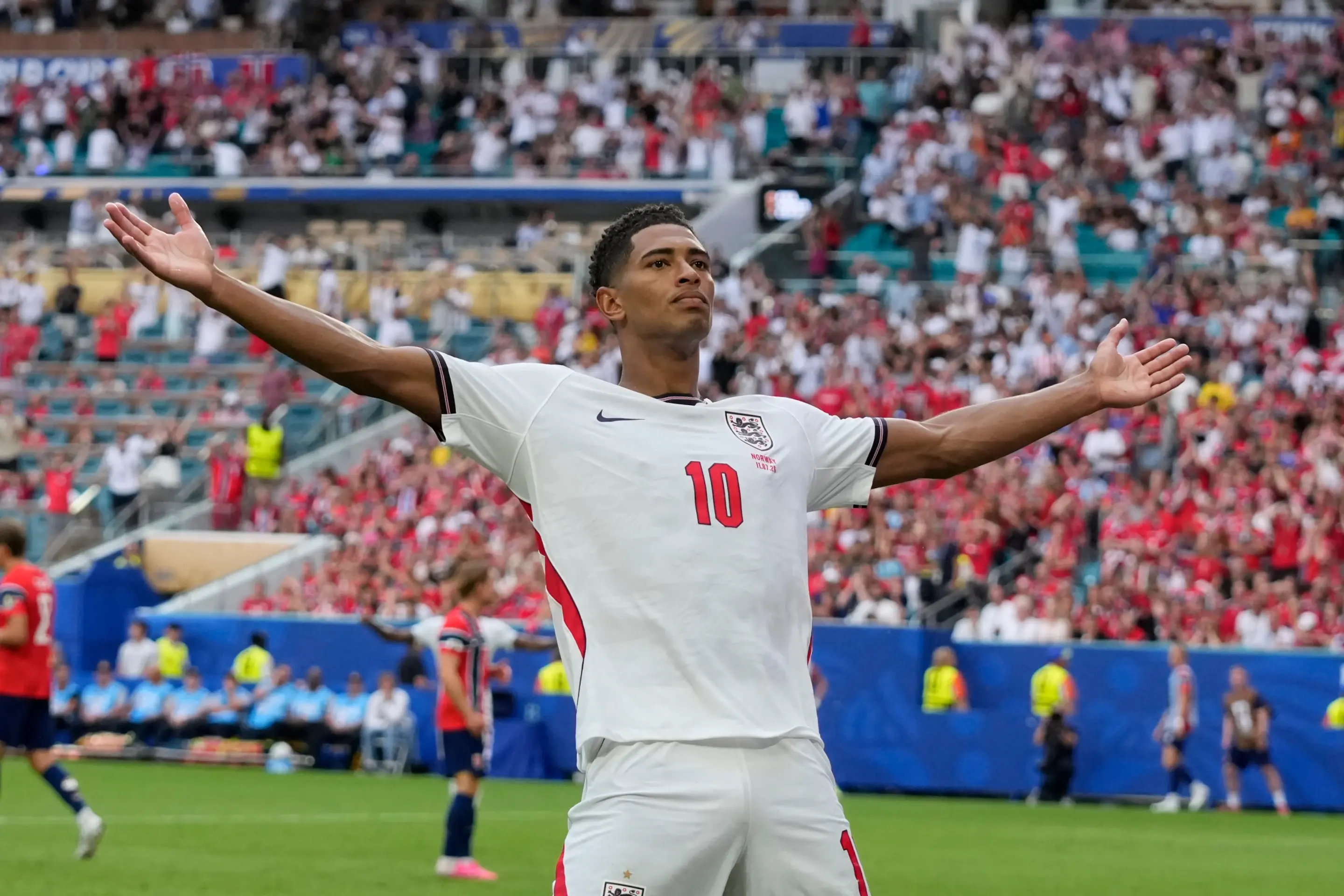 Bellingham se encumbra con doblete y mete a Inglaterra en semis del Mundial con 2-1 ante Noruega