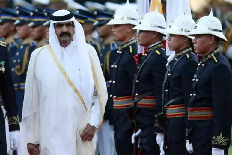 Muere a los 74 años el exemir Al Thani, el artesano del Catar moderno