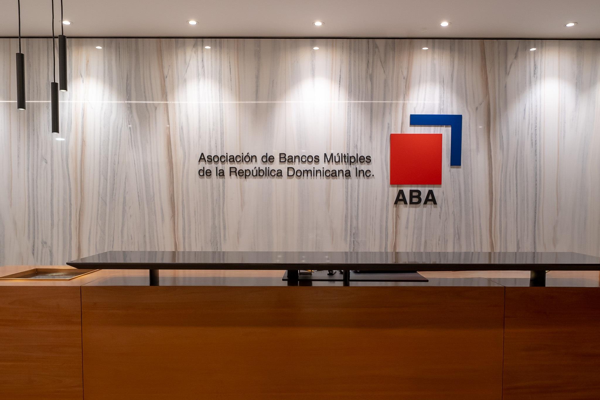 Pagos al instante movilizaron RD$4.8 billones en transferencias, 36 veces más que hace una década, informa la ABA
