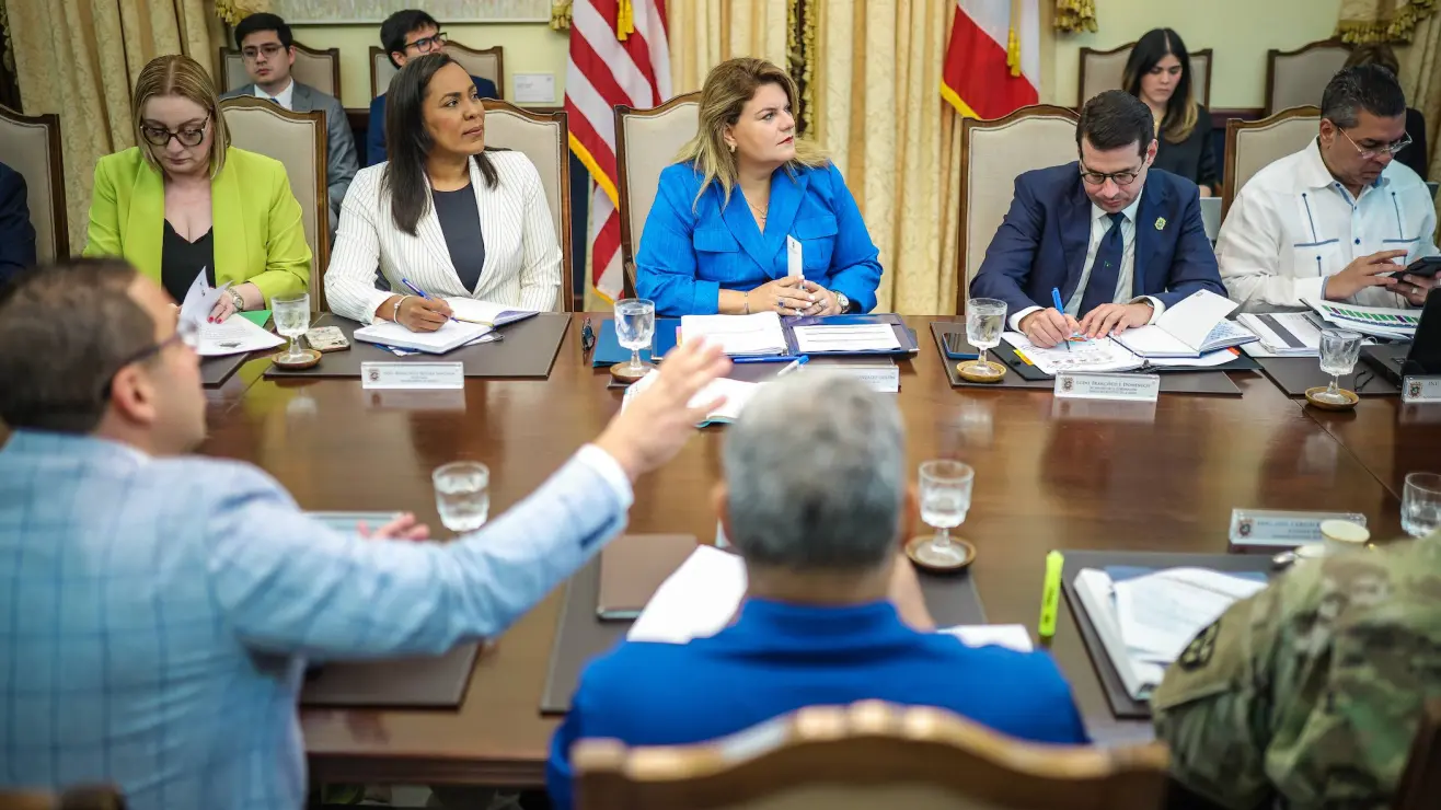 Sequía en Puerto Rico provoca más de 1,400 incendios forestales y amenaza el suministro de agua