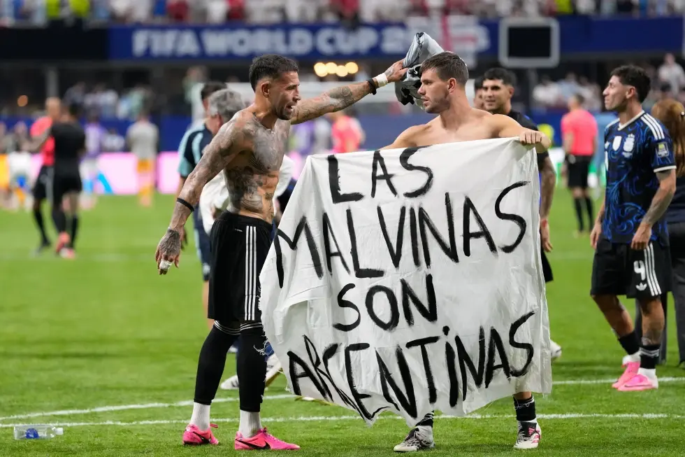 Reino Unido insta a la FIFA a investigar a Argentina por pancarta sobre Malvinas en el Mundial