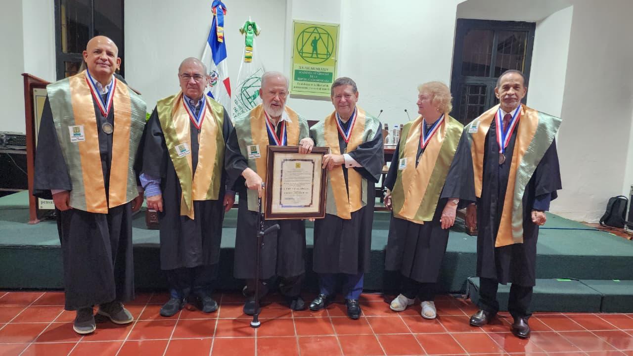 Academia de Ciencias reconoce al arqueólogo Daniel Shelley por su legado en la investigación histórica