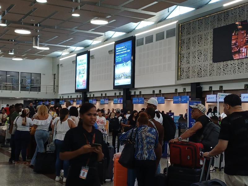 Tormentas en Estados Unidos provocan cancelaciones y retrasos de vuelos en el AILA