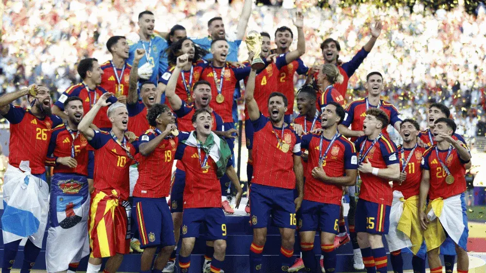 España celebra su segundo Mundial entre la euforia y el luto por la muerte de una niña en un festejo
