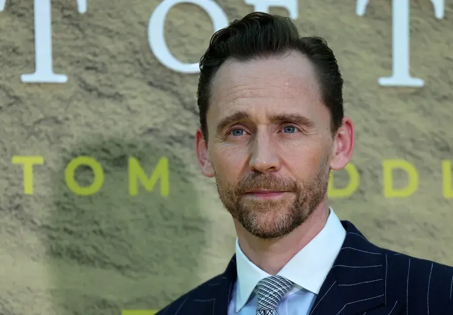 Tom Hiddleston se inspira en ‘Loki’ para regresar en el tiempo y contar el fin de Pompeya