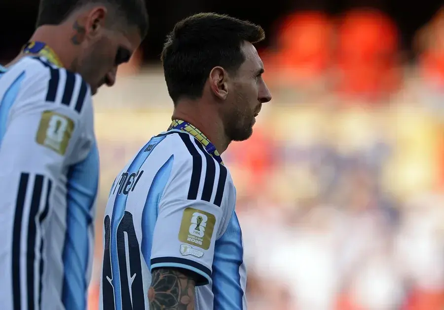 Lionel Messi regresa a Argentina en un avión privado, sin contacto con aficionados