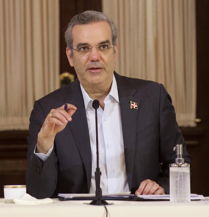 Abinader prohíbe importación de productos elaborados con trabajo forzoso mediante decreto