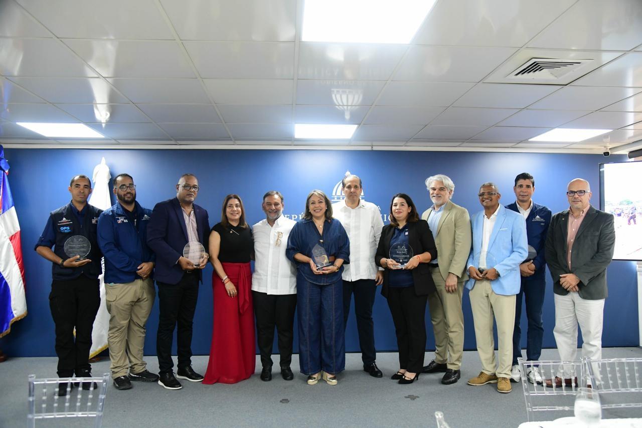 Ministerio de Salud reconoce labor del Equipo Médico de Emergencia tras misión humanitaria en Venezuela
