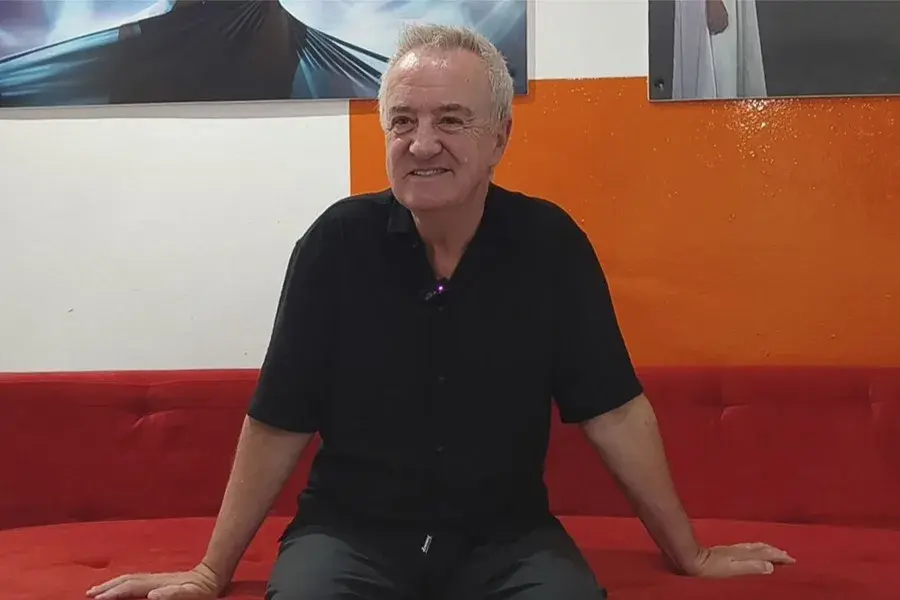 Carlos Hipólito defiende el teatro como símbolo de libertad y reflexión