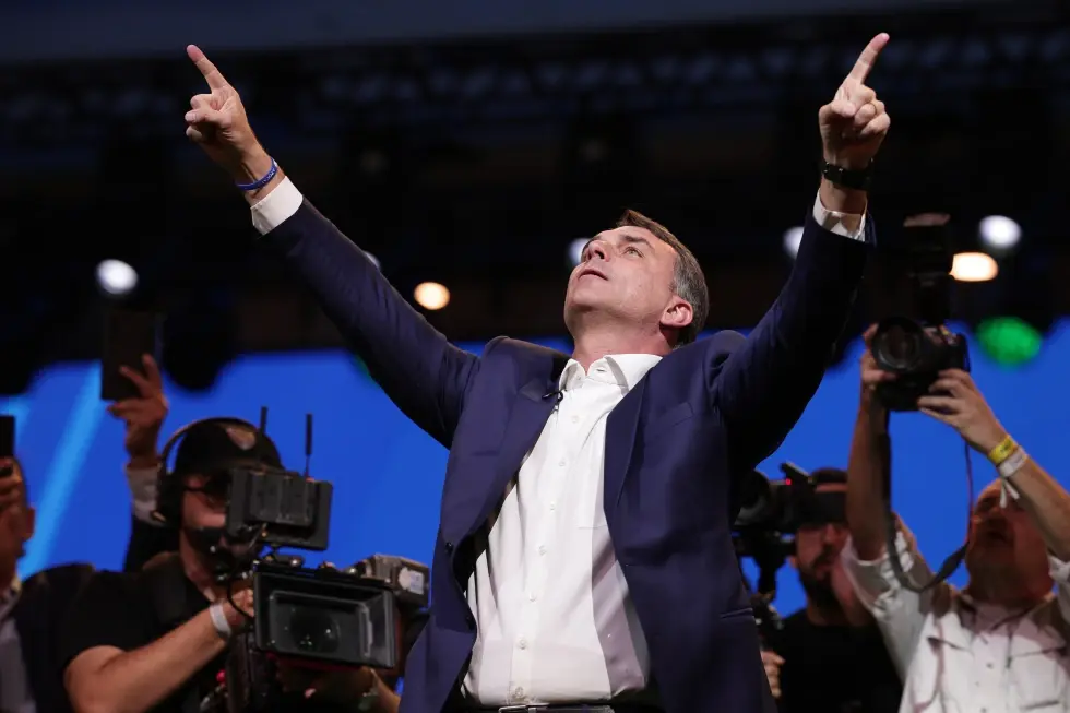 Flávio Bolsonaro asegura su postulación a la presidencia de Brasil pese a obstáculos