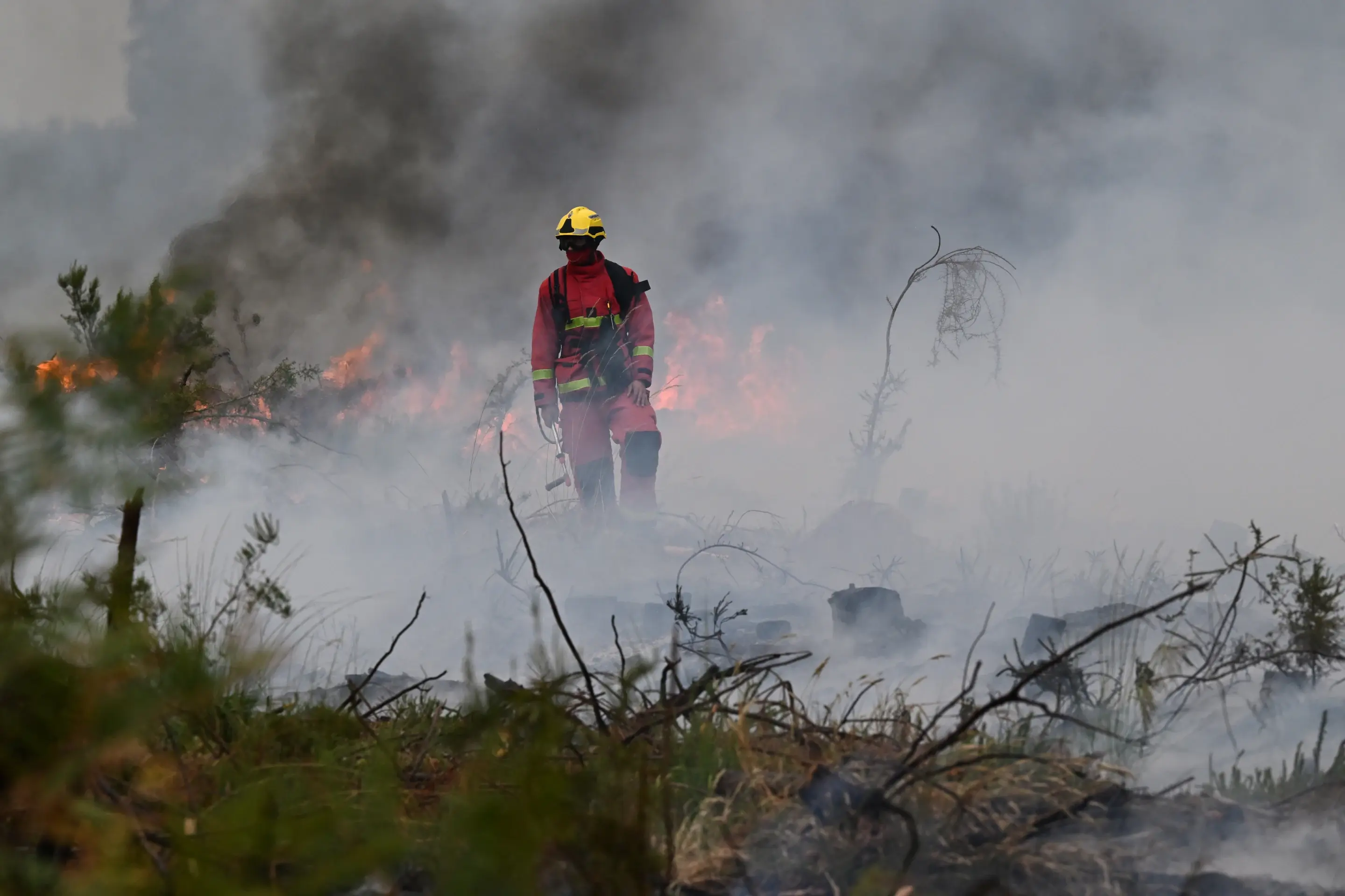 Incendios en Francia y España obligan a evacuar a más de 330.000 personas (Videos)