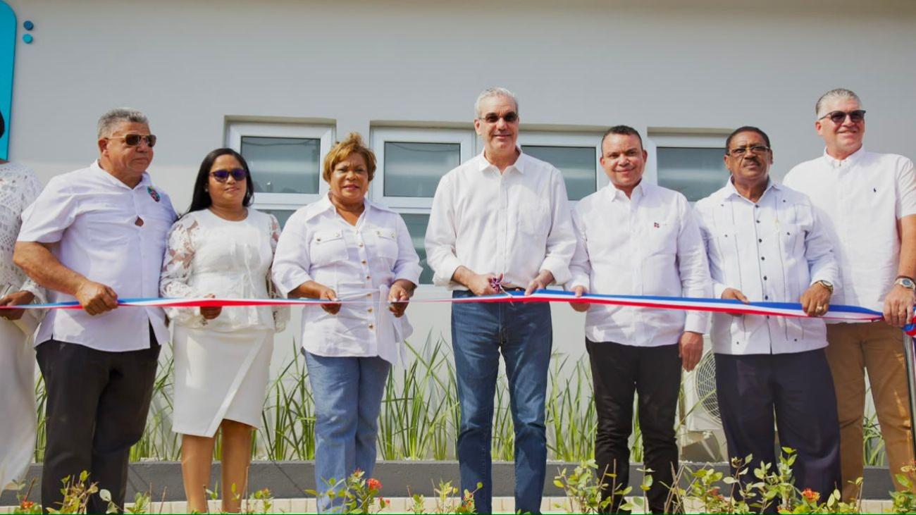 Abinader inaugura hospital renovado en Hacienda Estrella y anuncia nuevas obras para la comunidad