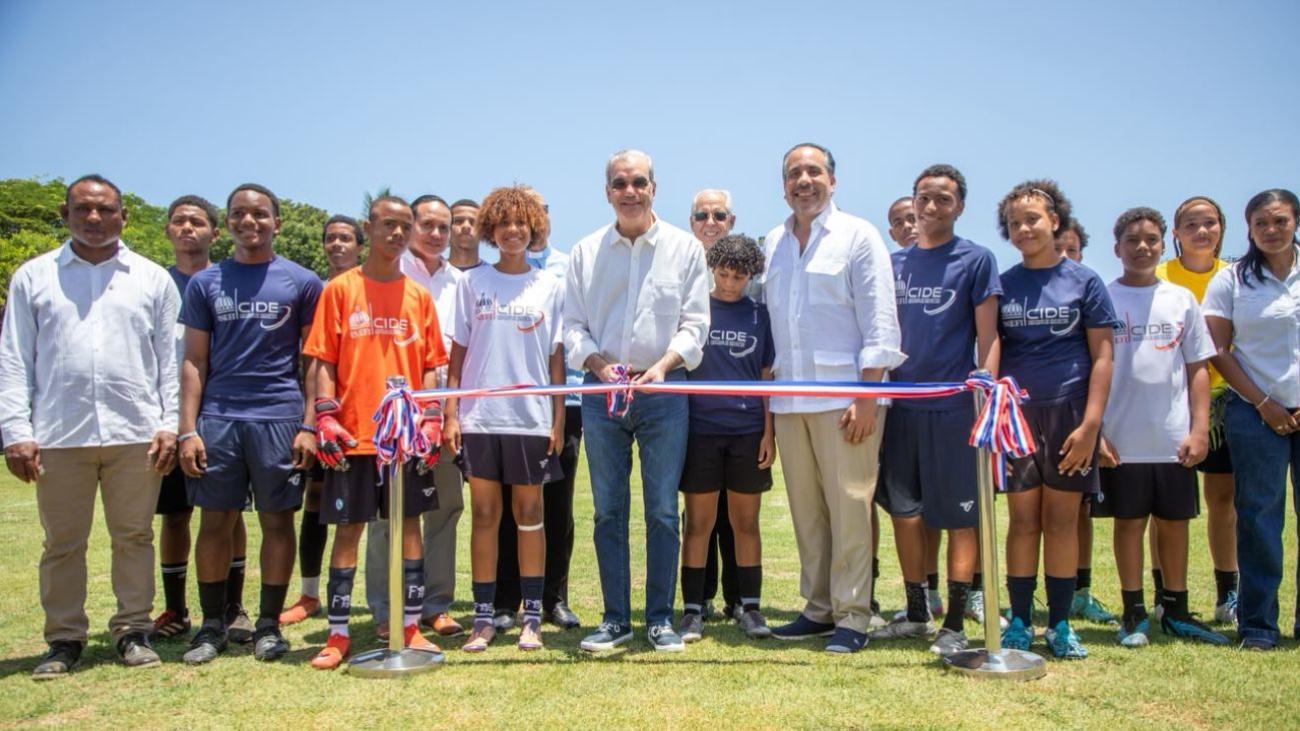 Abinader inaugura moderno centro deportivo escolar para impulsar nuevos talentos en Santo Domingo