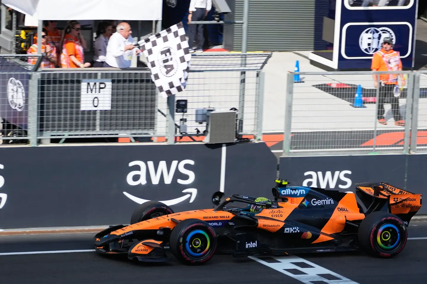 Norris acaba sequía con victoria en Hungría y Antonelli amplía liderato del campeonato de la F1