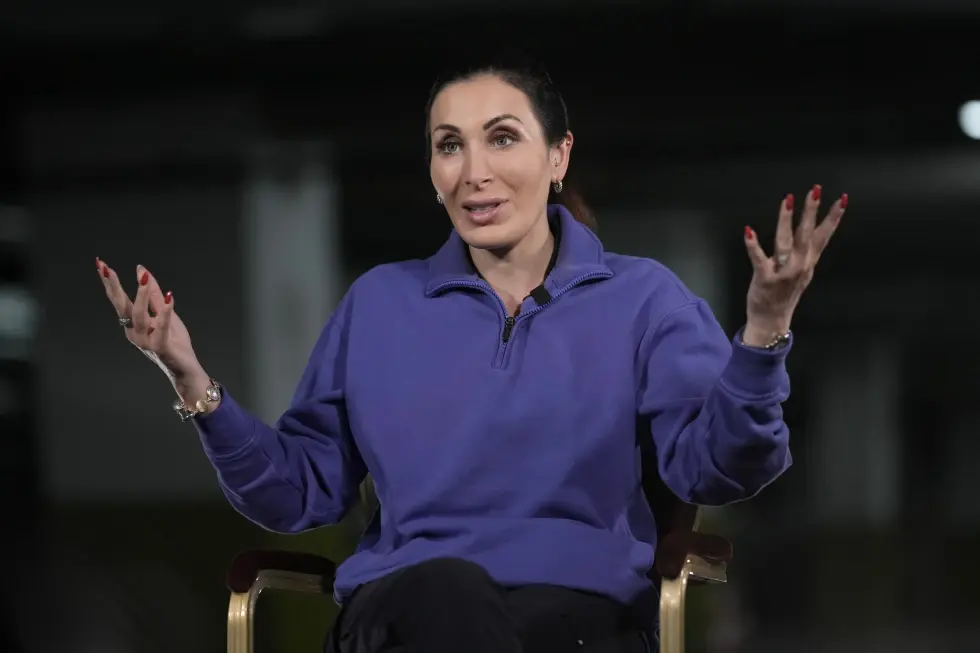 En un refugio antibombas, Laura Loomer explica su cambio de opinión con respecto a Ucrania
