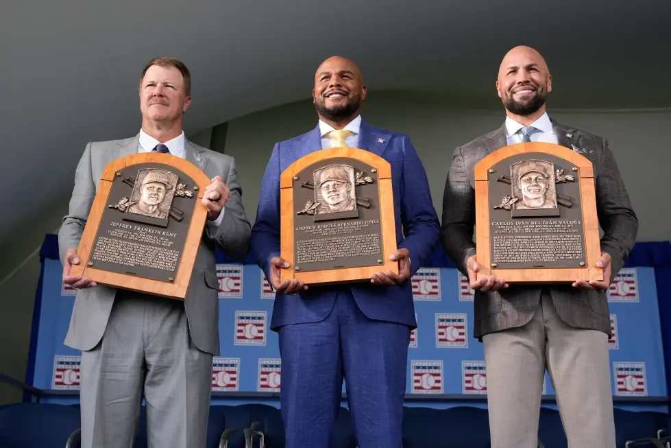 Beltrán, Jones y Kent rinden tributo a su tierra y la familia en la ceremonia del Salón de la Fama