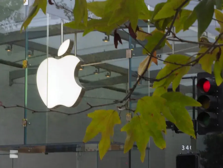 Apple destrona a Nvidia como la empresa más valiosa del mundo tras una caída del 4,9 % en la bolsa