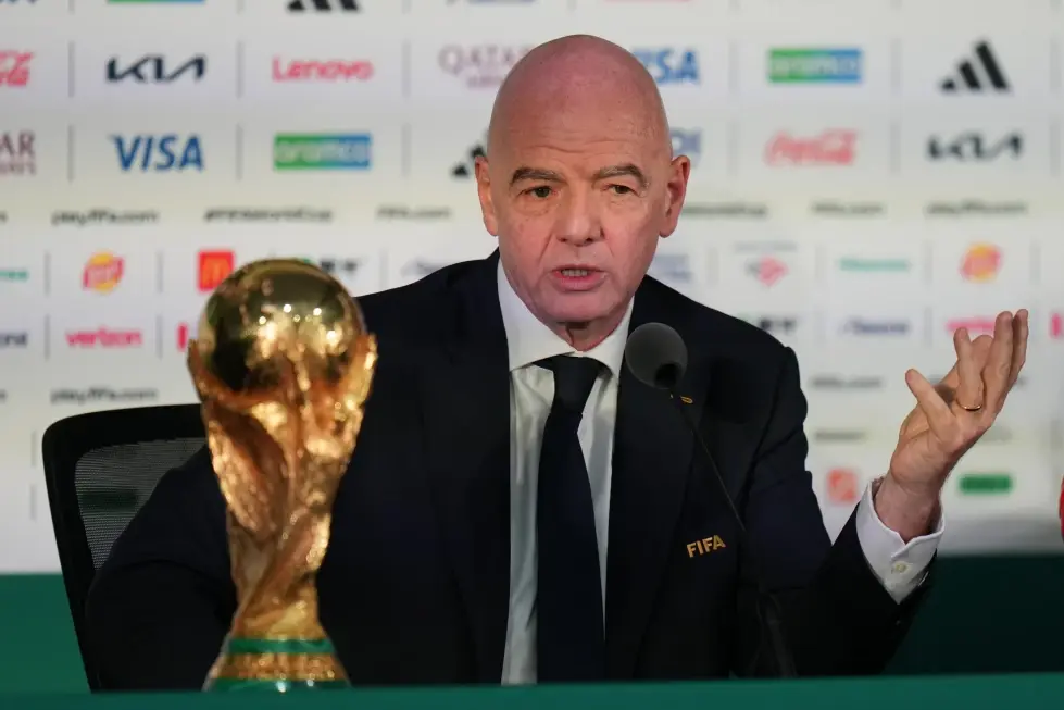Infantino recrimina a críticos por difundir “odio y falsos rumores” sobre el Mundial