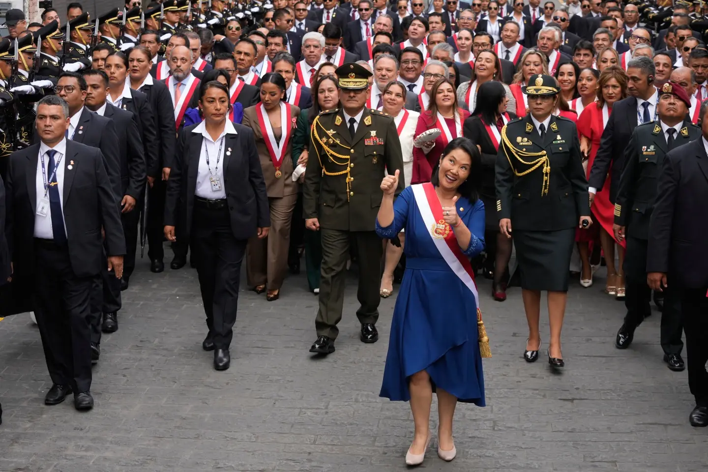 Conservadora Keiko Fujimori asume la presidencia de Perú con la promesa de enfrentar la inseguridad