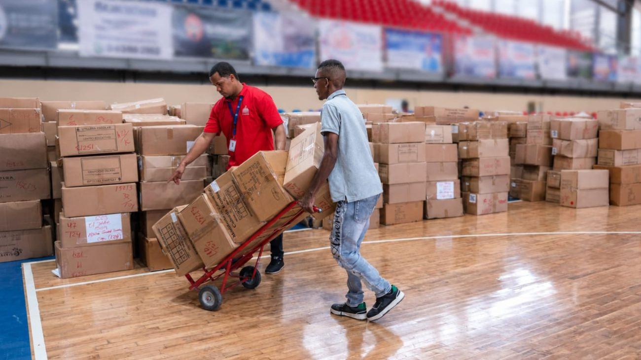 INABIE avanza distribución de más de 267 mil kits escolares en la región Este para el año lectivo 2026-2027