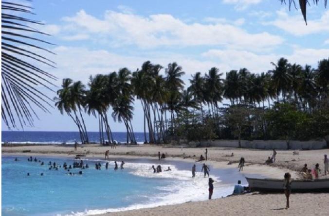 David Collado reitera que las playas públicas son de libre acceso y condena incidente ocurrido en Juan Dolio