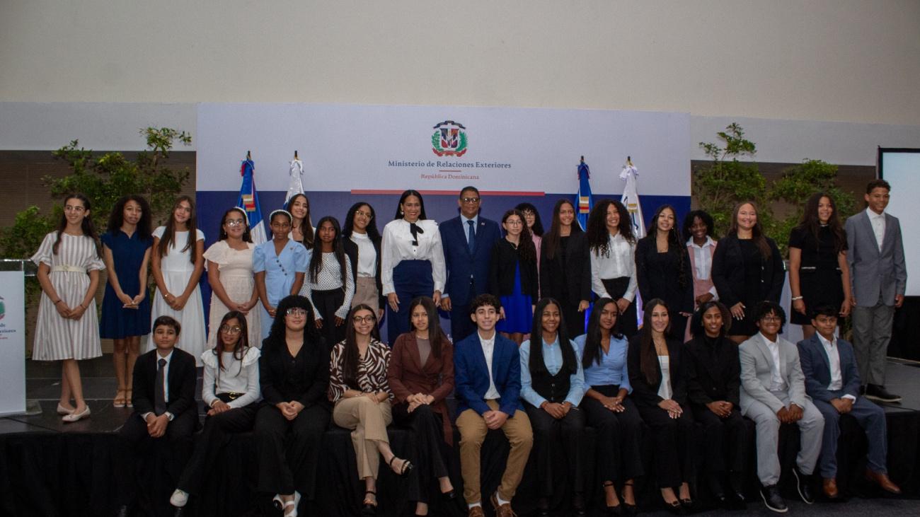 Index reconoce a 30 jóvenes dominicanos del exterior por excelencia académica y liderazgo