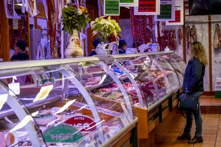 El consumo elevado de proteínas no es saludable, según un estudio publicado en la revista científica Cell