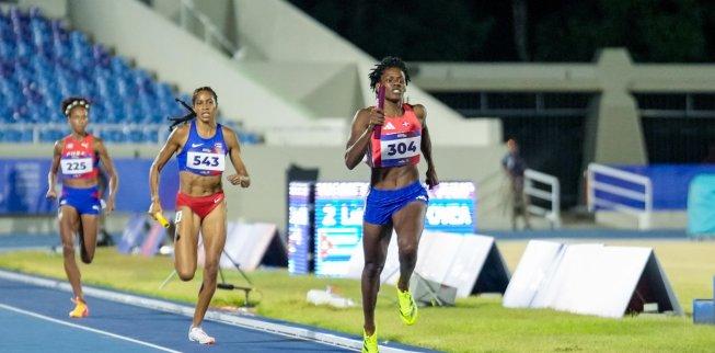 Marileidy Paulino compitió por "amor a su país" y llevó a República Dominicana al oro en el relevo mixto